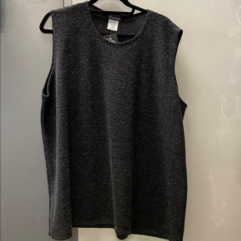 Julia Divina Black Textured Tank Top